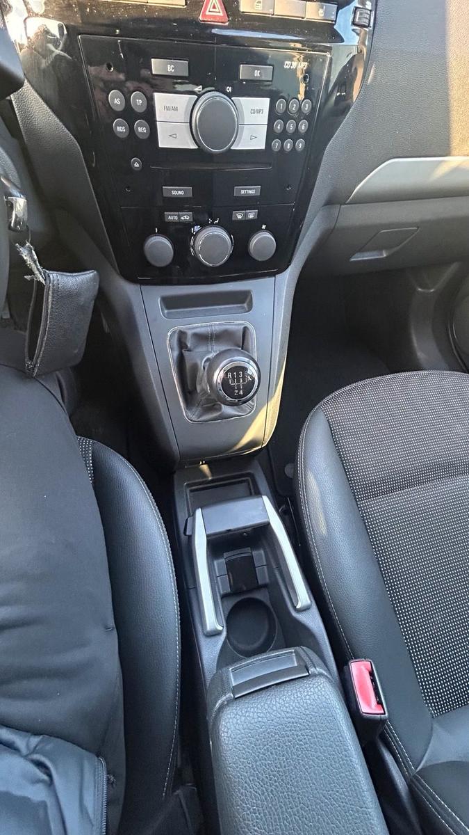 Opel  2011 — photo 12