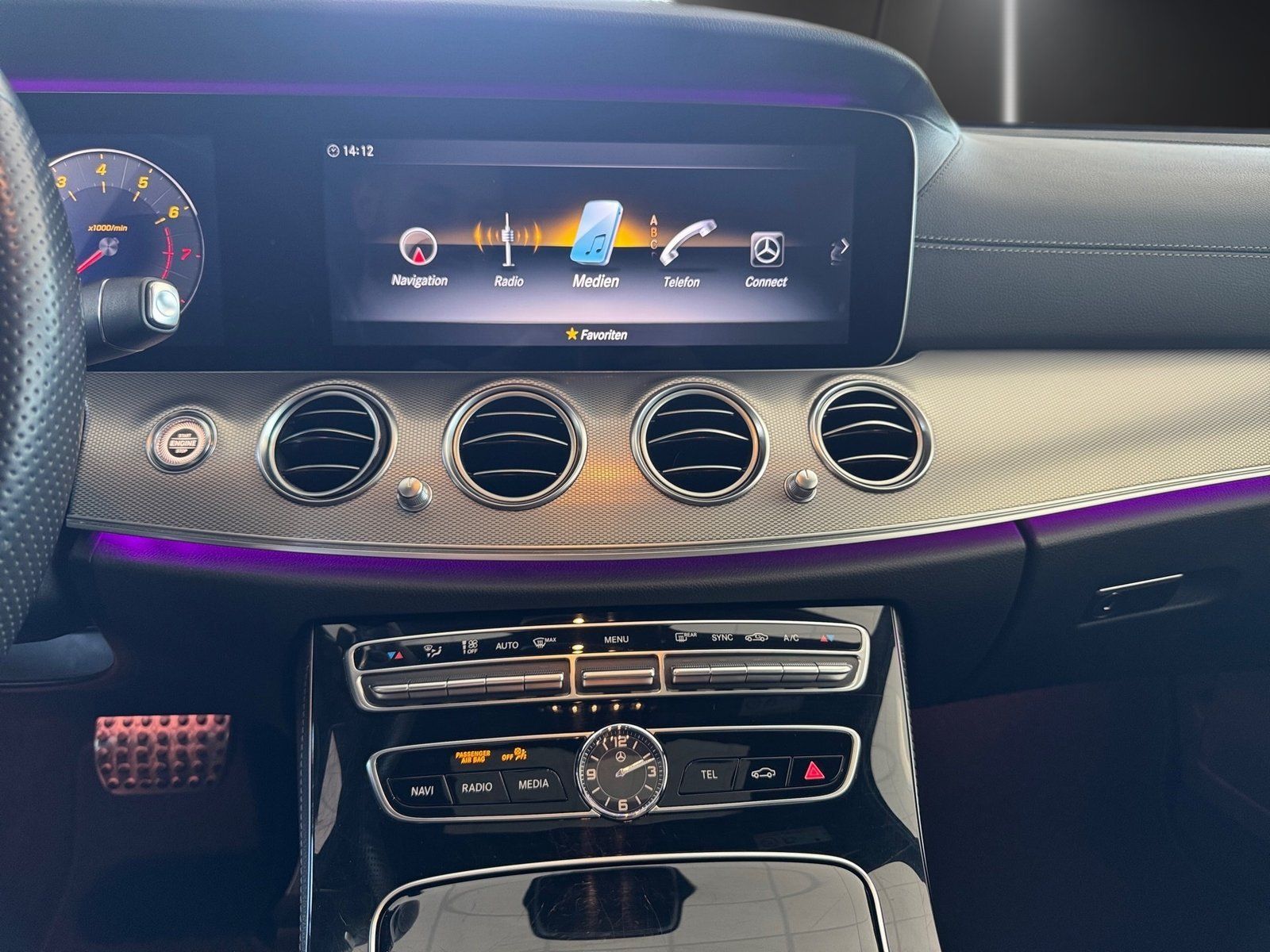 Fahrzeugabbildung Mercedes-Benz E 250 AMG Line*AHK*Burmester*S-Dach*Totwink*BEAM