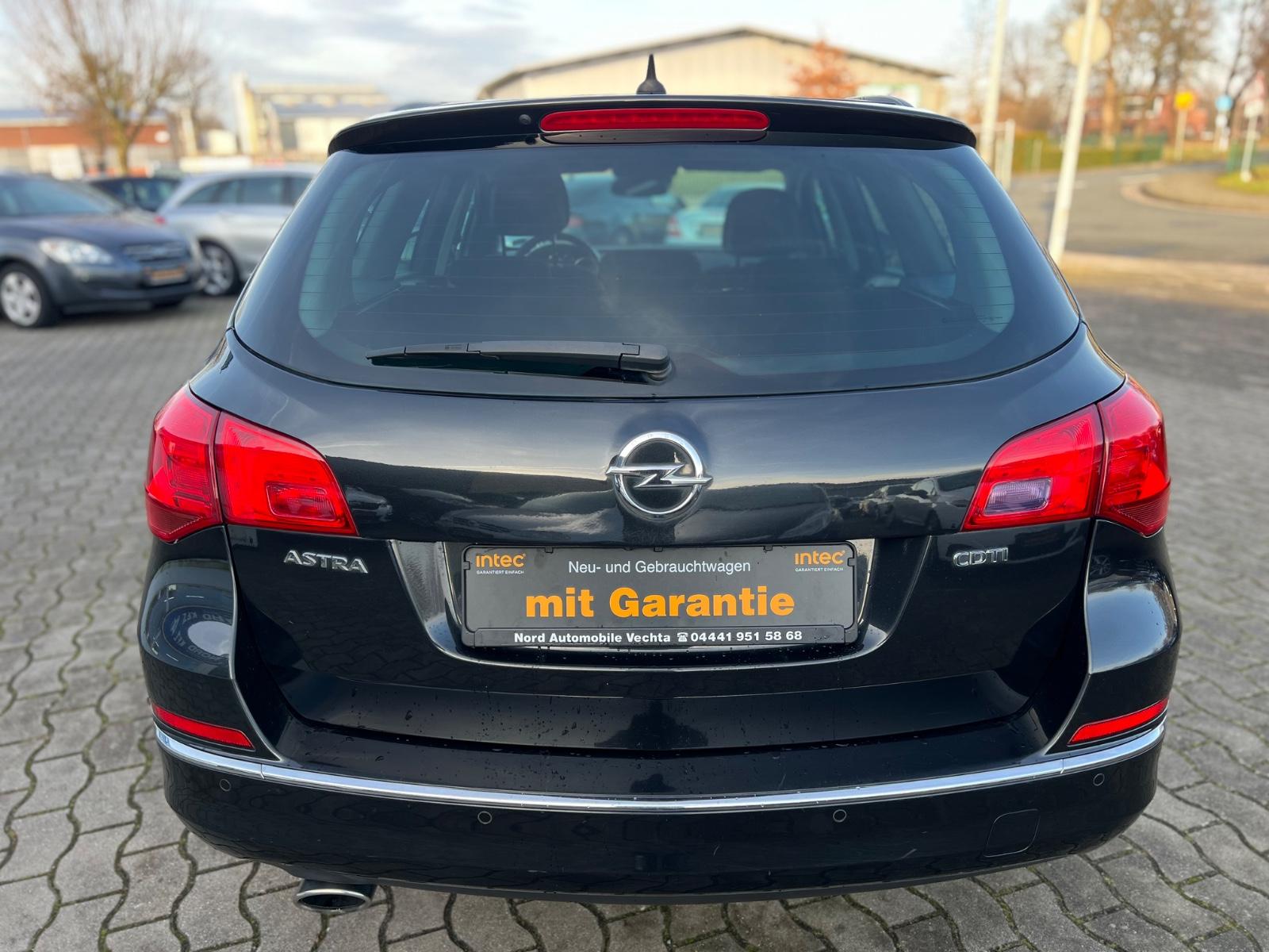 Opel Astra 2015 — фото 10