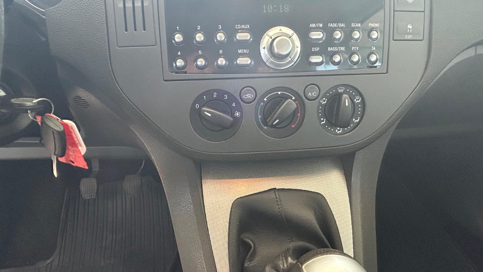 Ford Focus 2005 — photo 10