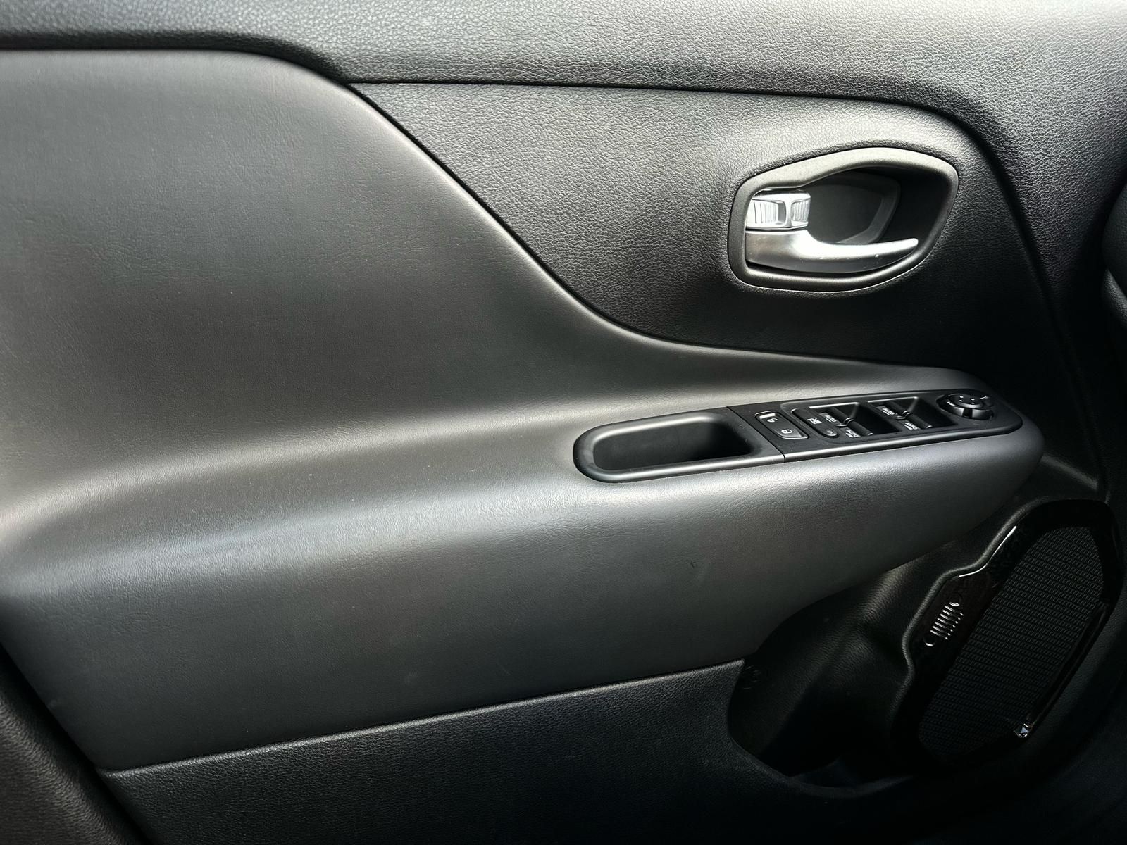 JEEP Renegade 1.3 ALL BLACK LIM 4x4 LED#ACC#SPUR#CAM - Image 17