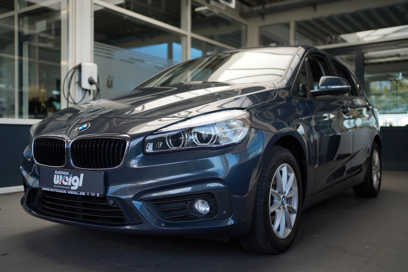 Fahrzeugabbildung BMW 218i Active Tourer Advantage KlimaA+LED+Navi+PDC
