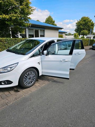 Ford S-Max Titanium  mit neu Allwetterreifen