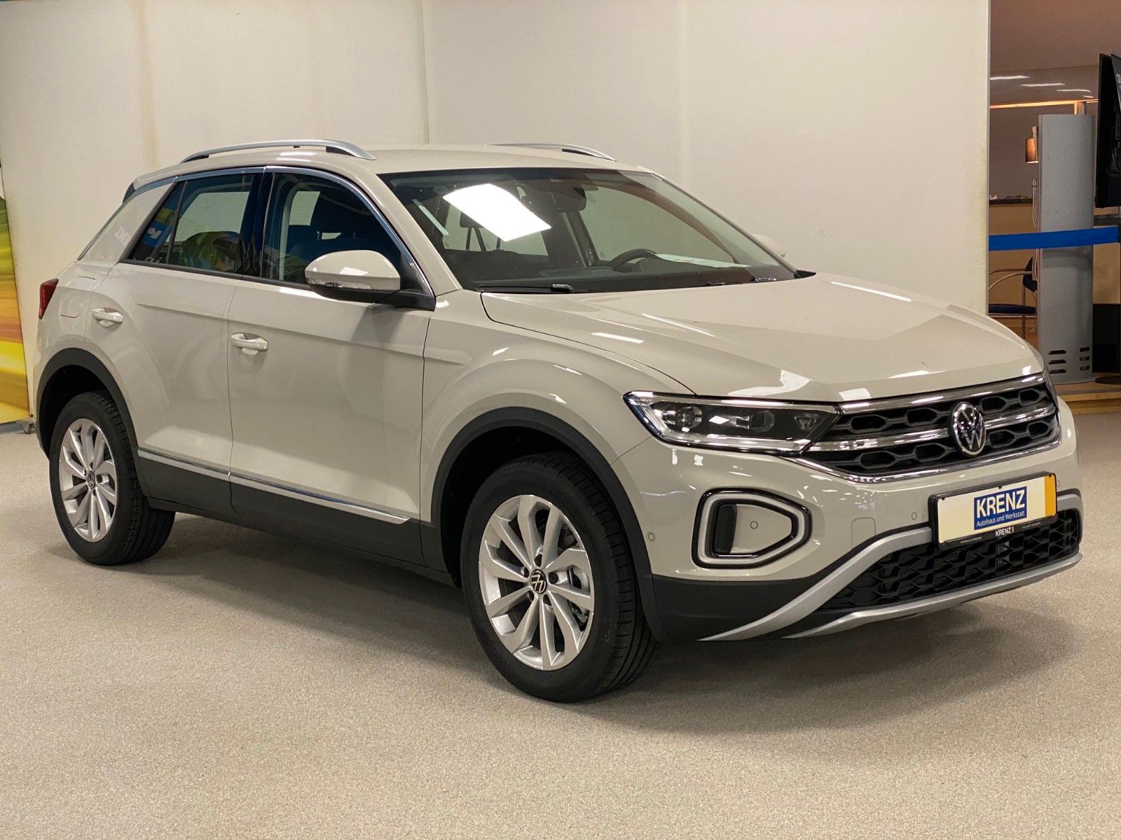 Fahrzeugabbildung Volkswagen T-Roc 1.5 TSI  DSG Style+Sportedition+Stauassist