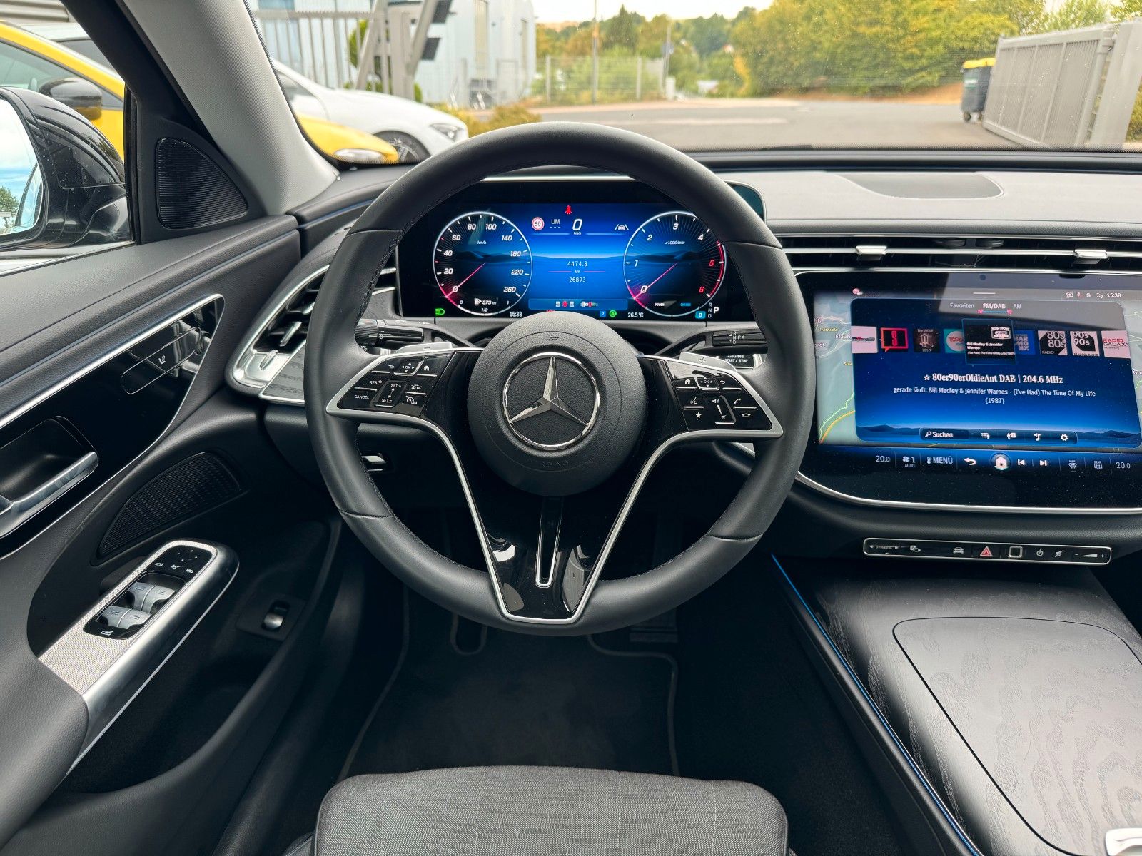 Fahrzeugabbildung Mercedes-Benz E 220 d Avantgarde R-Kamera+Pano+Distr+TotW+ - mit KI generiert/bearbeitet