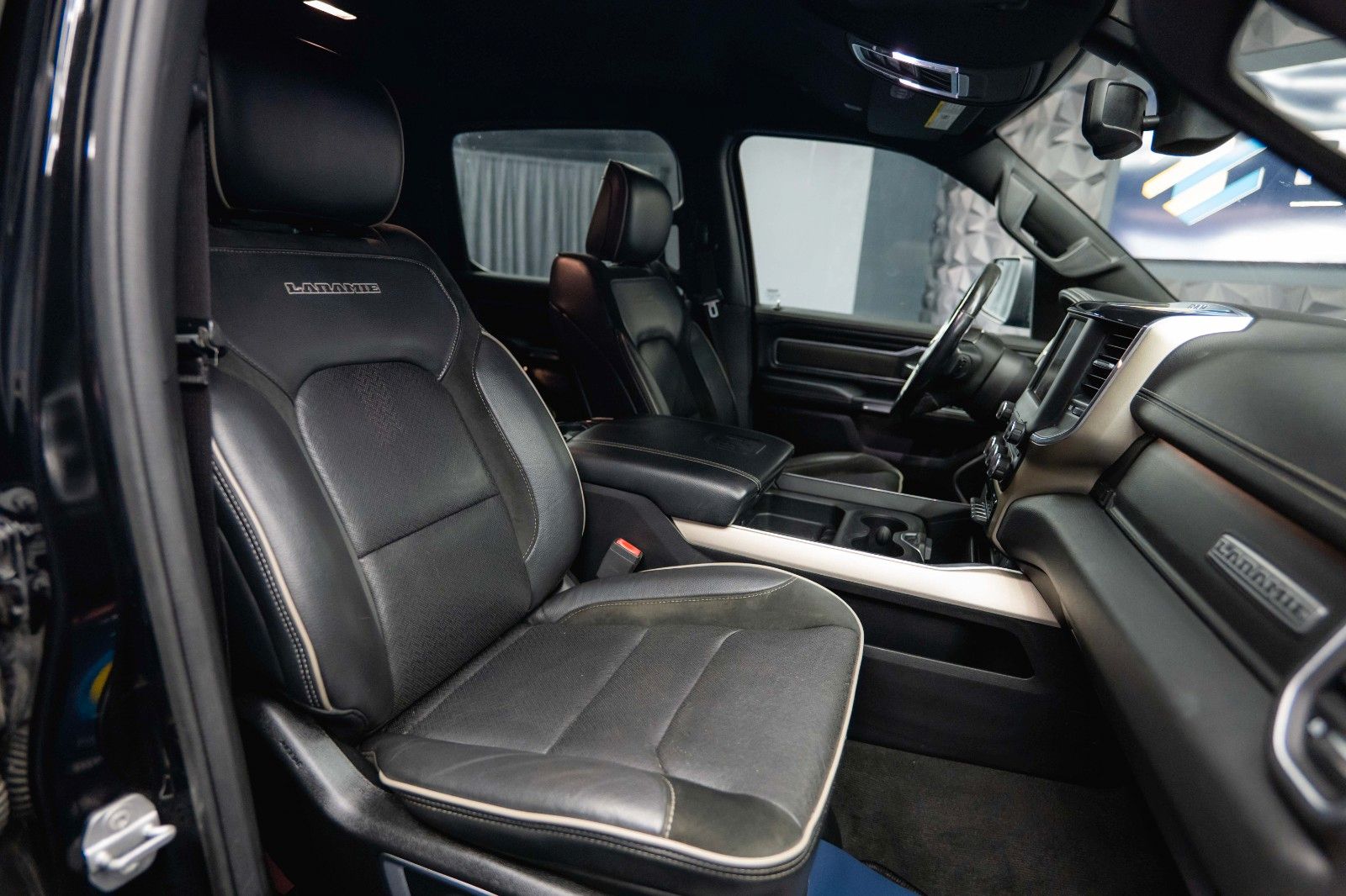 Fahrzeugabbildung Dodge RAM 5.7 V8 HEMI 4x4 Night LARAMIE RAMBOX 19%