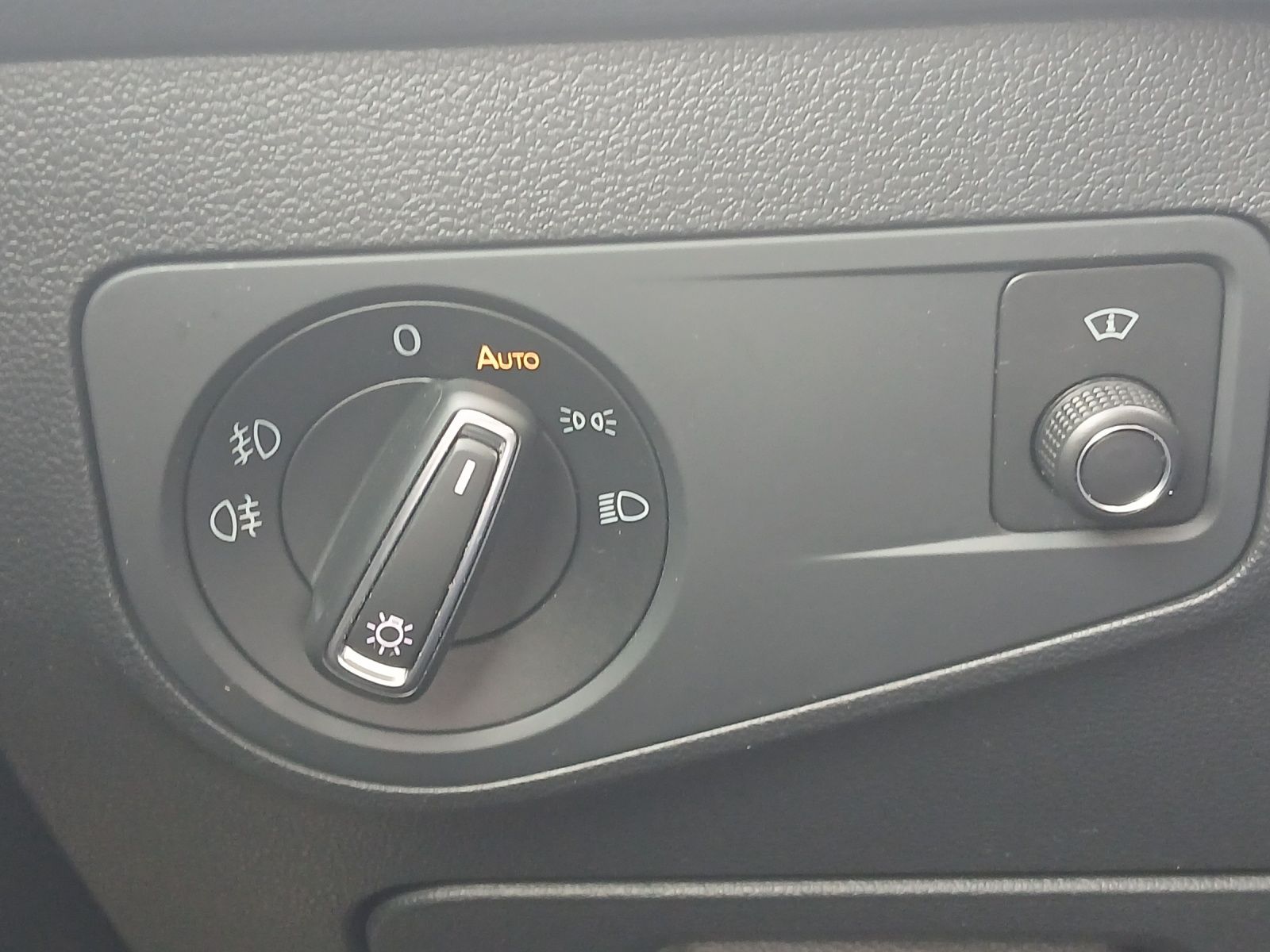 Fahrzeugabbildung Volkswagen Tiguan Allspace TSI 4M R-Line Highline LED AHK N