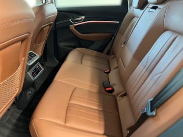 Audi Q8 - 10