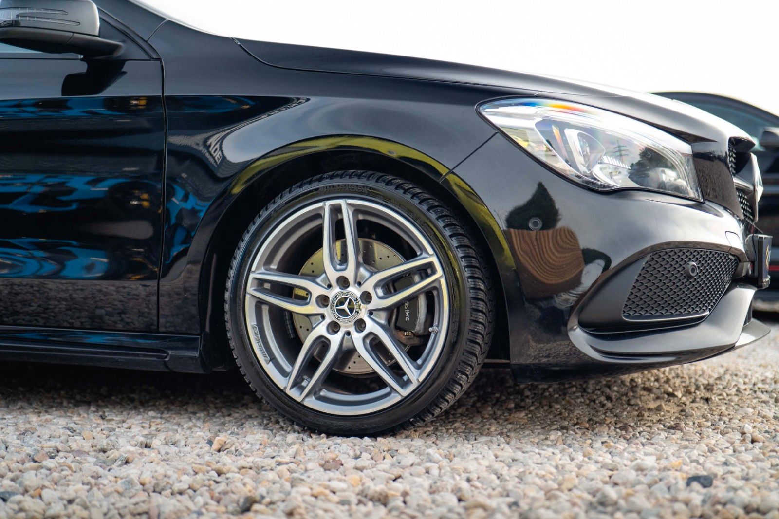 Fahrzeugabbildung Mercedes-Benz CLA 250 Shooting Brake AMG Night-Paket | Pano