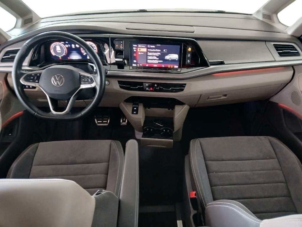 Fahrzeugabbildung Volkswagen T7 Multivan Style lang ACC Matrix vis-a-vis AHK