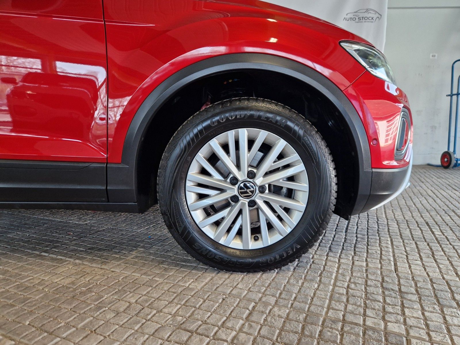 Volkswagen T-Roc 1.0 TSI Life LED PDC Navi Sitzheiz. App Co foto 8