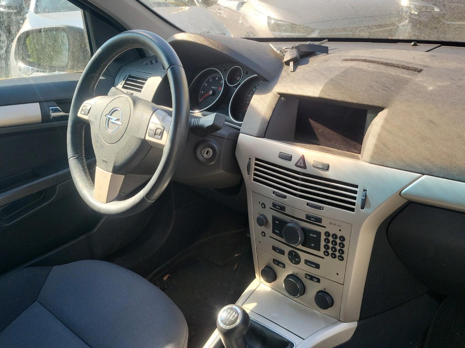 Opel Astra 2008 — photo 8
