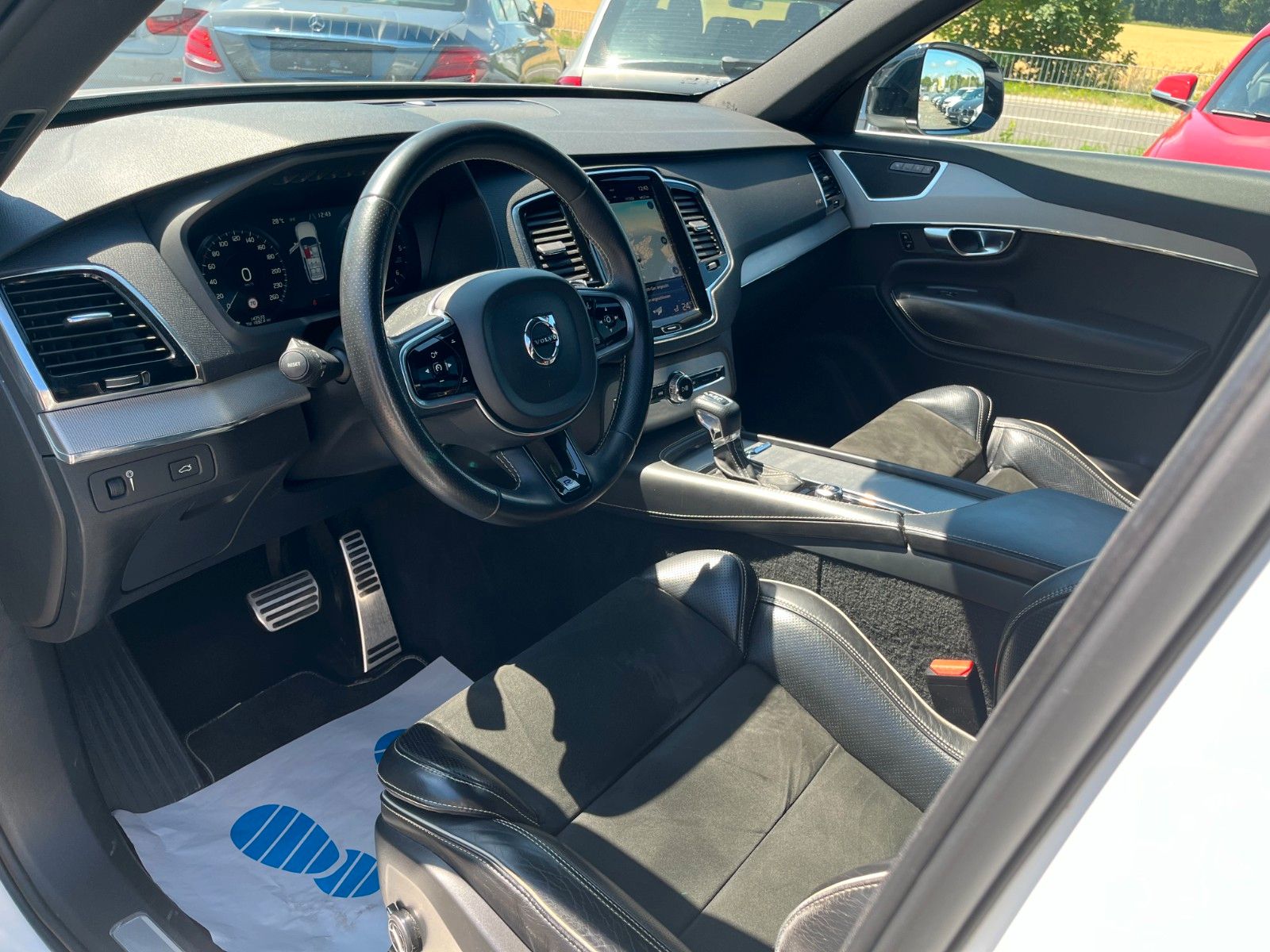 Fahrzeugabbildung Volvo XC90 R DESIGN AWD Navi Leder Pano LED *7-SITZER*