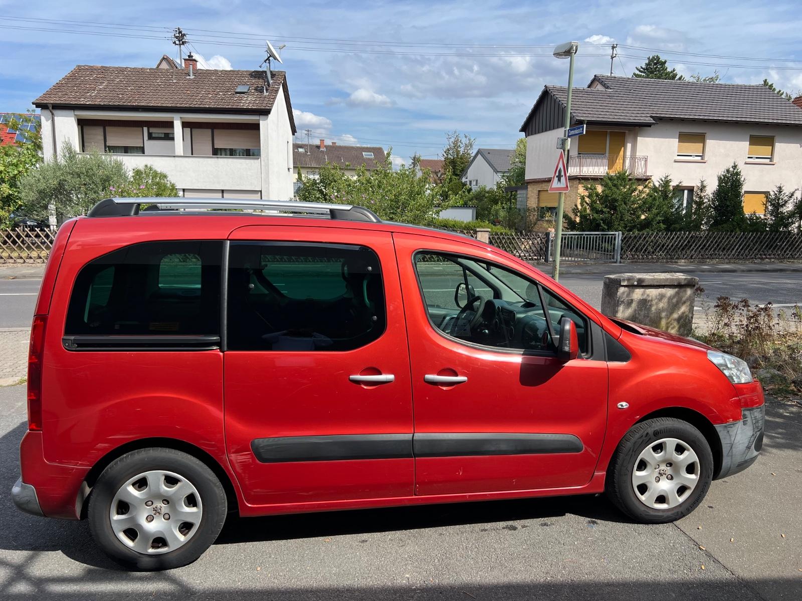 Peugeot Partner Tepee Family ~AHK ~PDC~Euro5 ~Aus 1.Hand