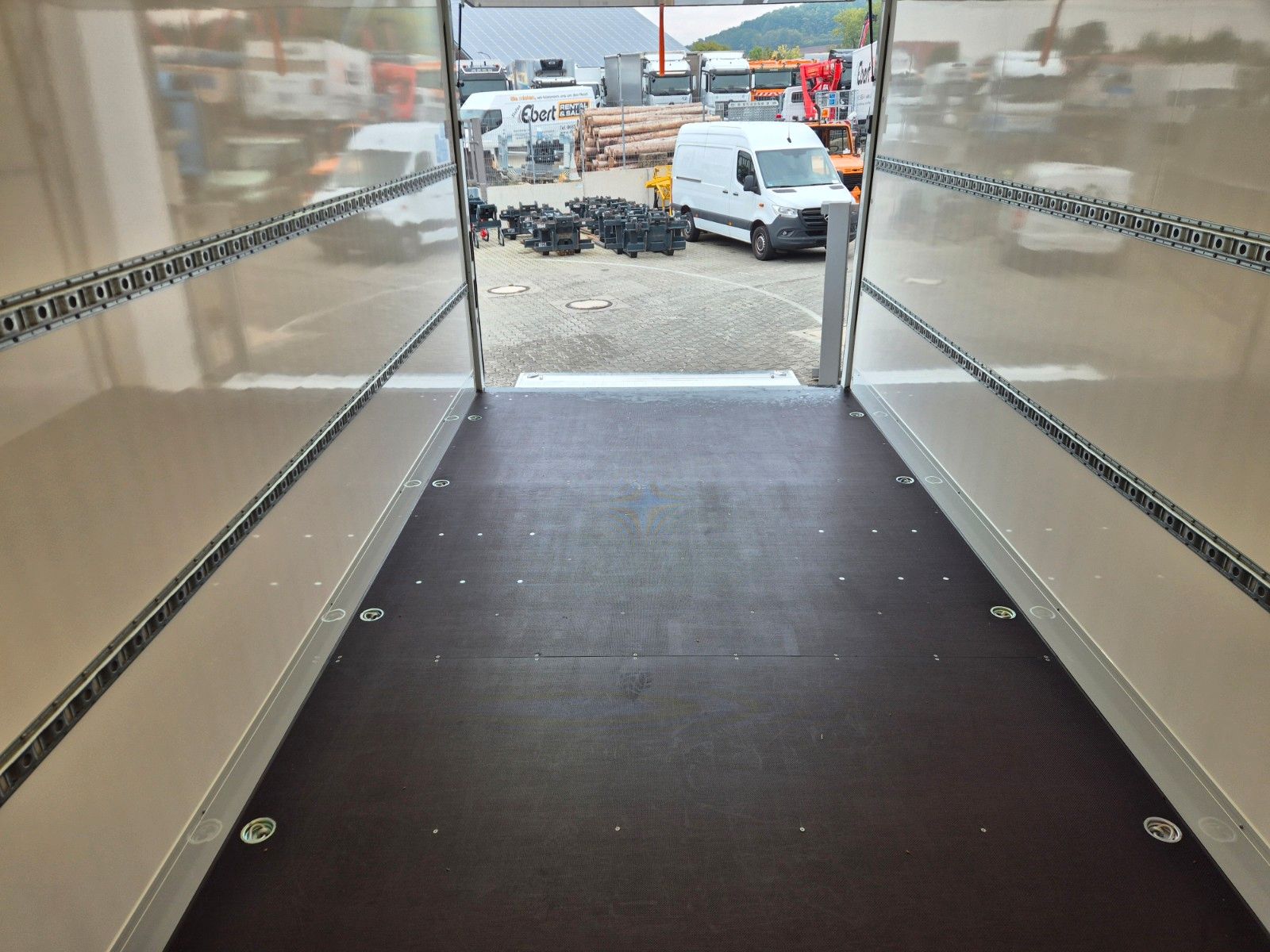 Fahrzeugabbildung Iveco Eurocargo ML75E21/P LBW Spoiler 3 Sitze Klima