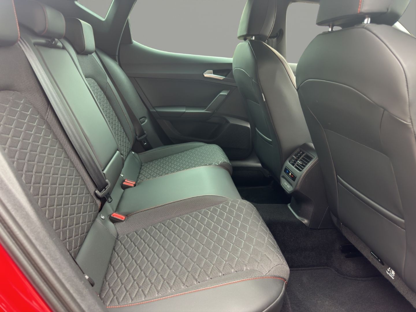 Fahrzeugabbildung SEAT Leon FR 1.5 TSI Navi  LED  Apple CarPlay Android
