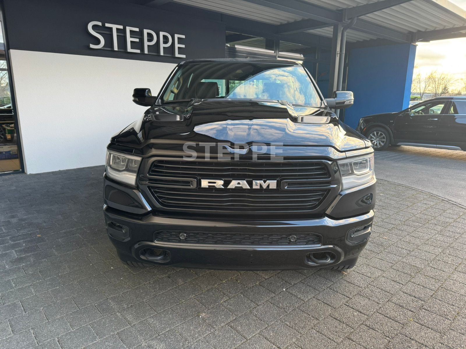 Dodge RAM 1500 5,7 V8  LARAMIE Sport Luftfed. AHK 20"