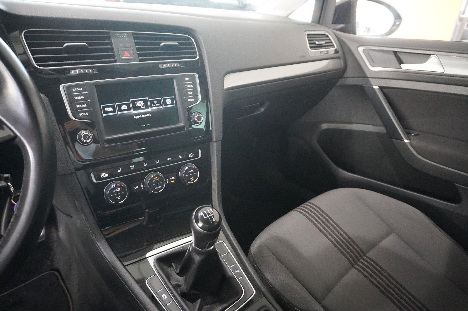 Fahrzeugabbildung Volkswagen Golf VII Lim.  1.2 TSI ALLSTAR NAVI/SHZ/PDC/TEMP