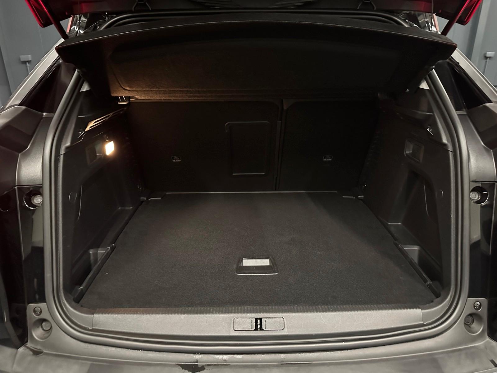 Peugeot 3008 Blue-HDI Allure *Full/LED*T-LEDER*AHK*NAVI*