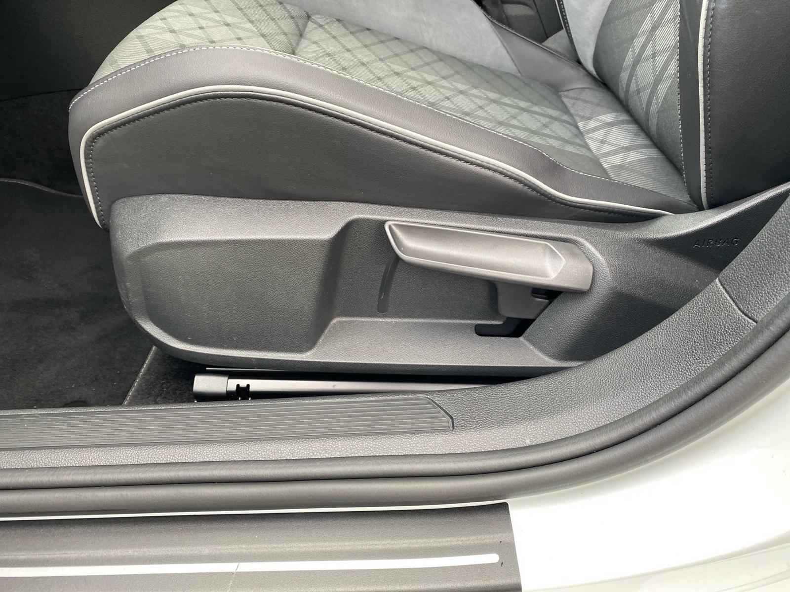 Volkswagen Golf 1.5 eTSI R-Line DSG BlackStyle LED Navi ACC, миниатюра 20