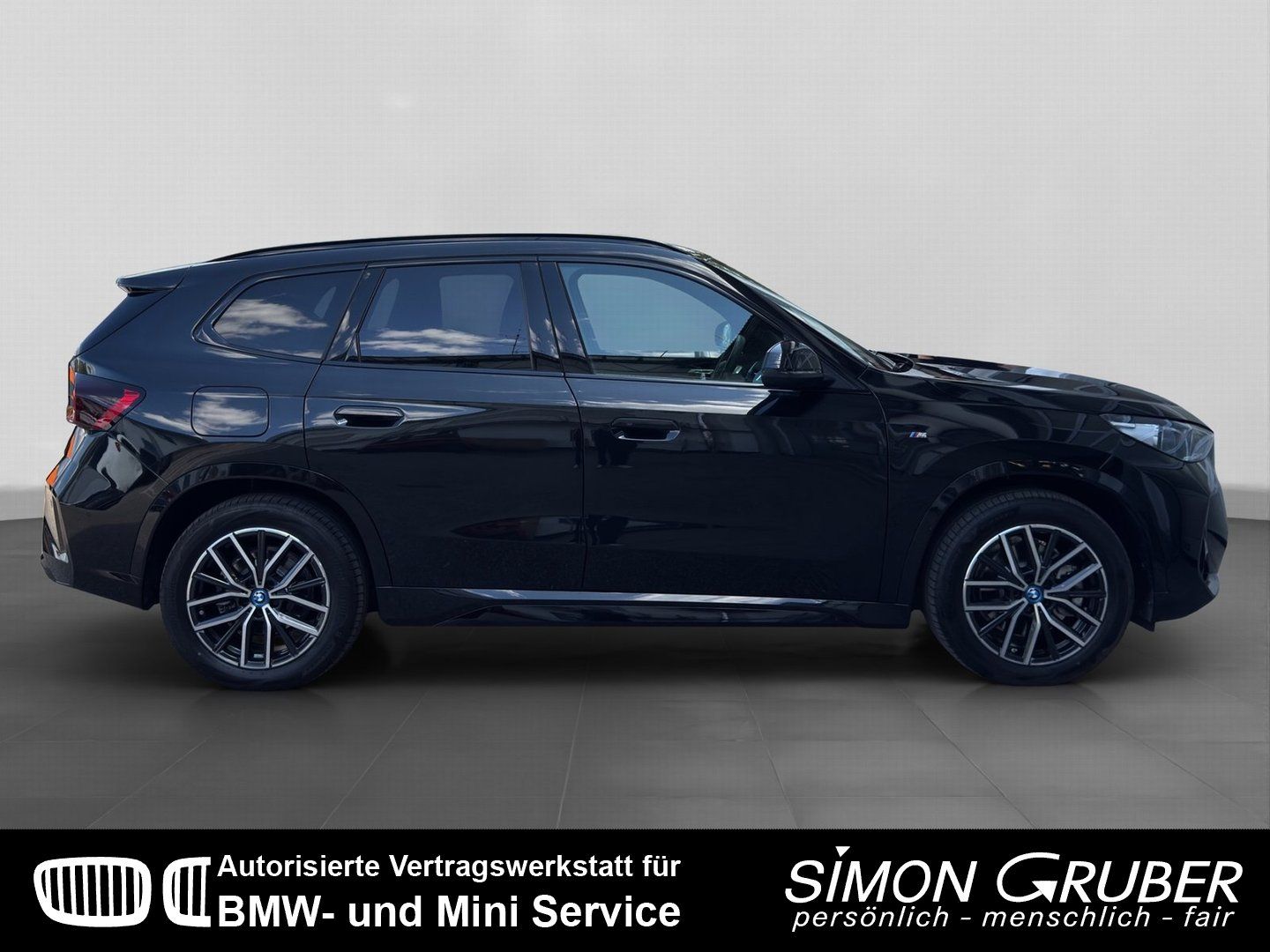 Fahrzeugabbildung BMW iX1 xDrive30 M Sport Pano el.Heckklappe AHK LED