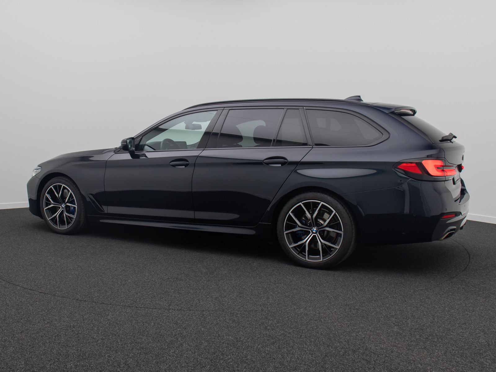 Fahrzeugabbildung BMW 530d  M Sport HUD DAB 4*Klima Laser Kamera Pano