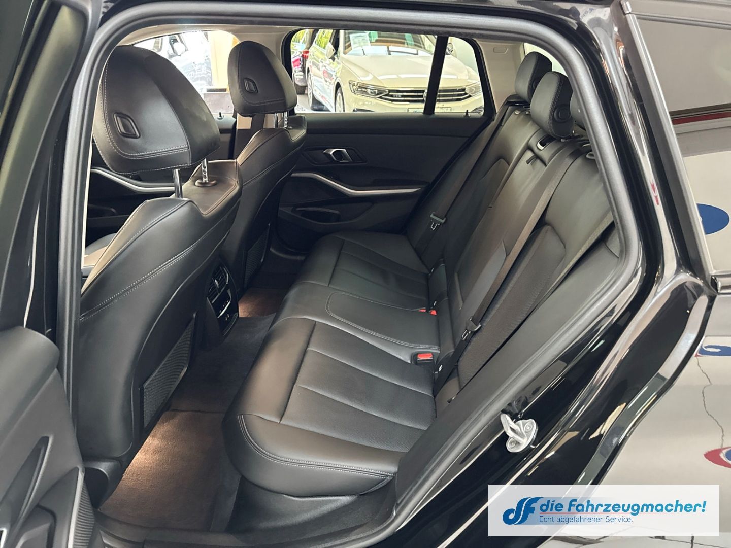 Fahrzeugabbildung BMW 320 d Touring  Navi Digitales Cockpit LED El. He