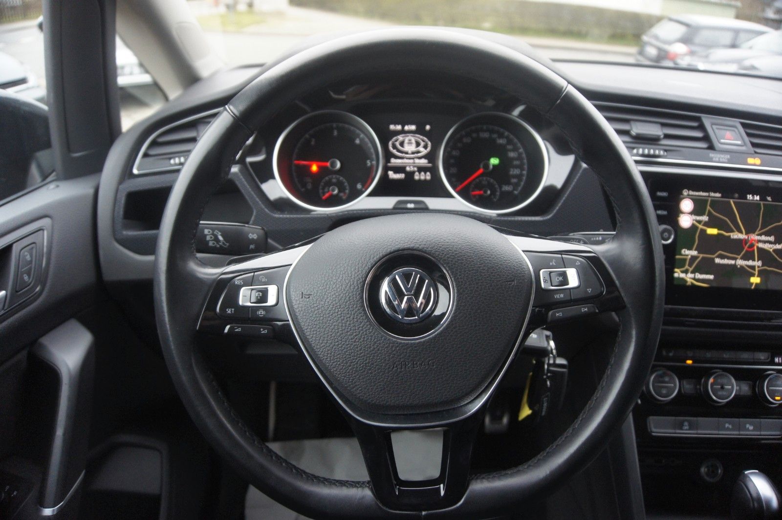 Fahrzeugabbildung Volkswagen Touran United Automatik, Parkassist, Appconect