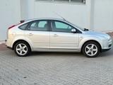 Ford Focus MK2 GHIA 1,8 / Xenon / NAVI / P... - Ford Focus aus 2007: Ghia