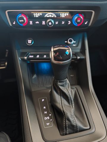 Q3 40 TFSI quattro S line *Virtual*LED*AHK*ACC