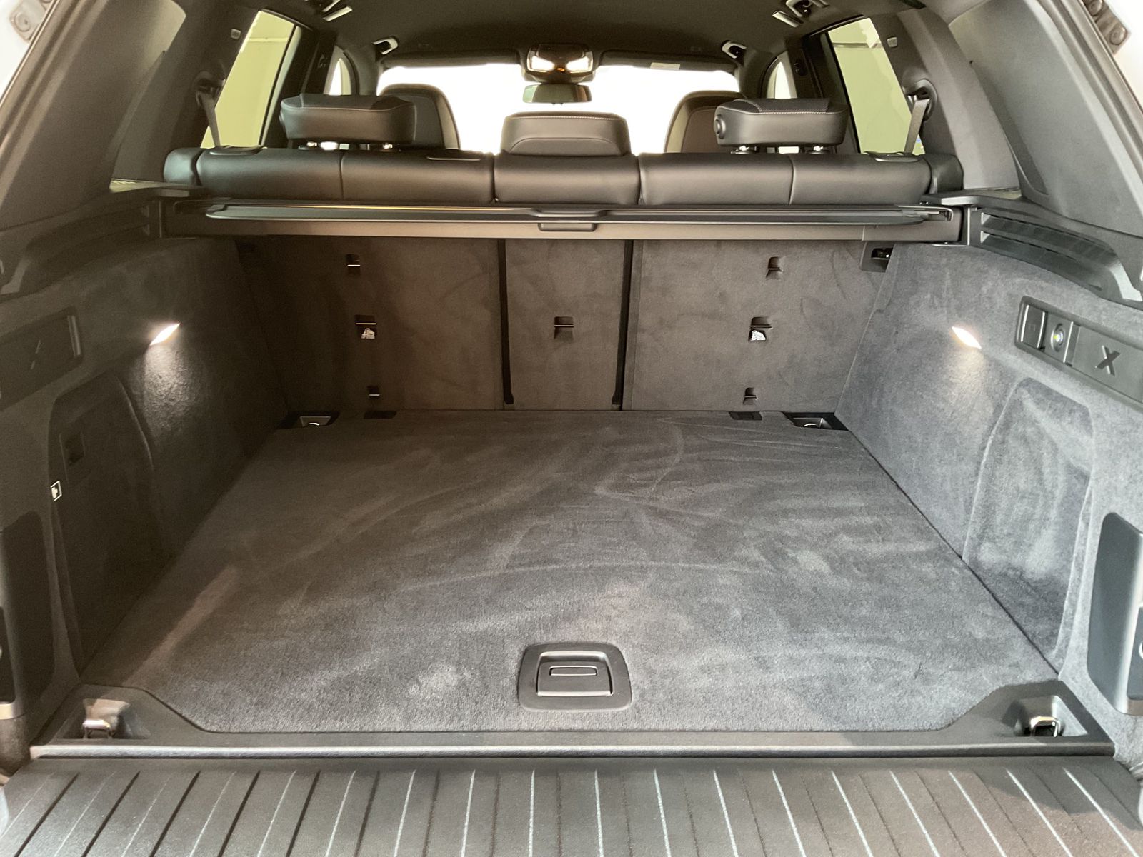 Fahrzeugeinzelansicht 14 Fahrzeugabbildung BMW X5 xDrive30d M Sportpaket Gestiksteuerung DAB Ko