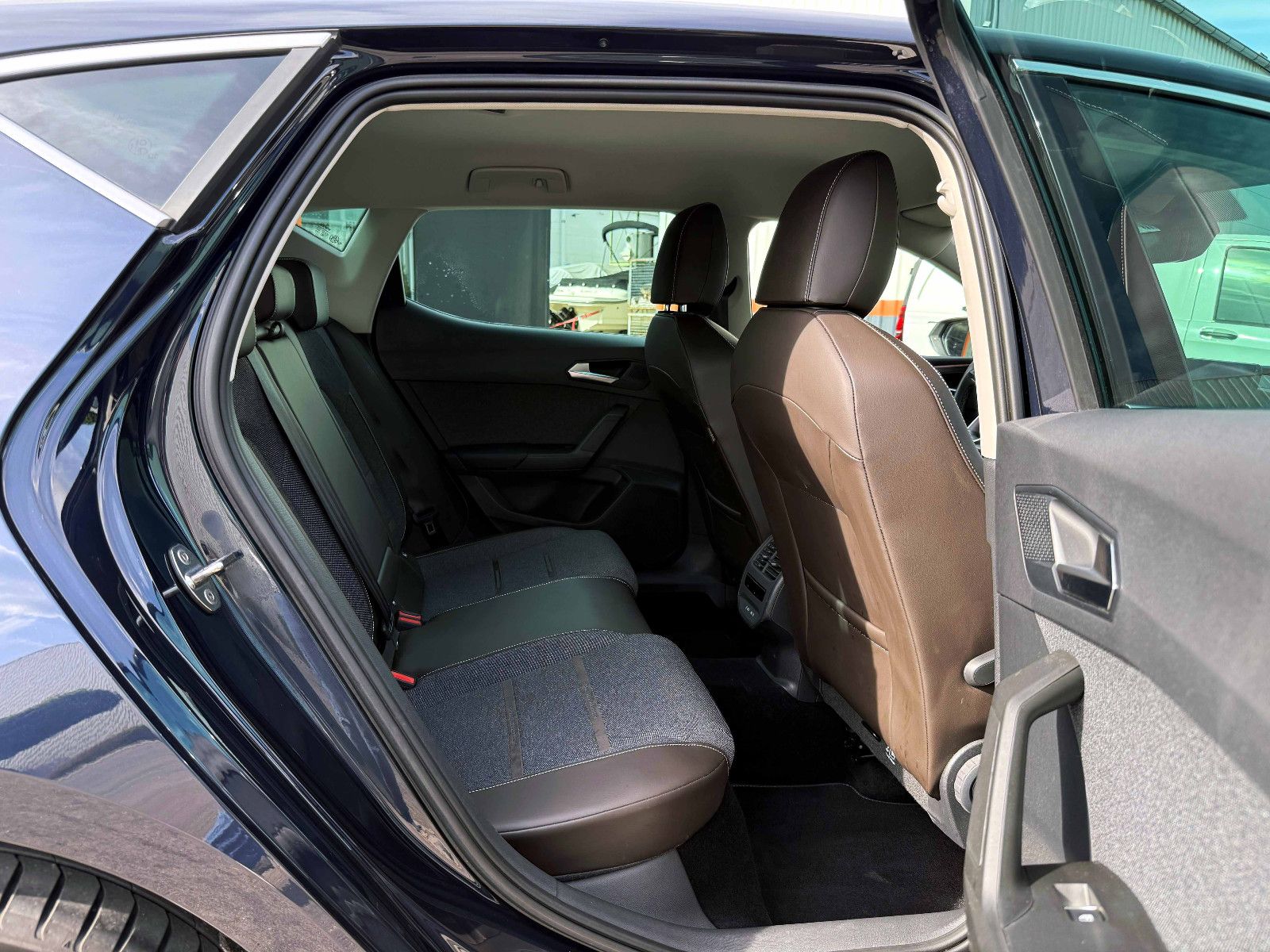 Fahrzeugabbildung SEAT Leon Xcellence 1.5TSI LED ACC KAM PDC AHK SHZ BT