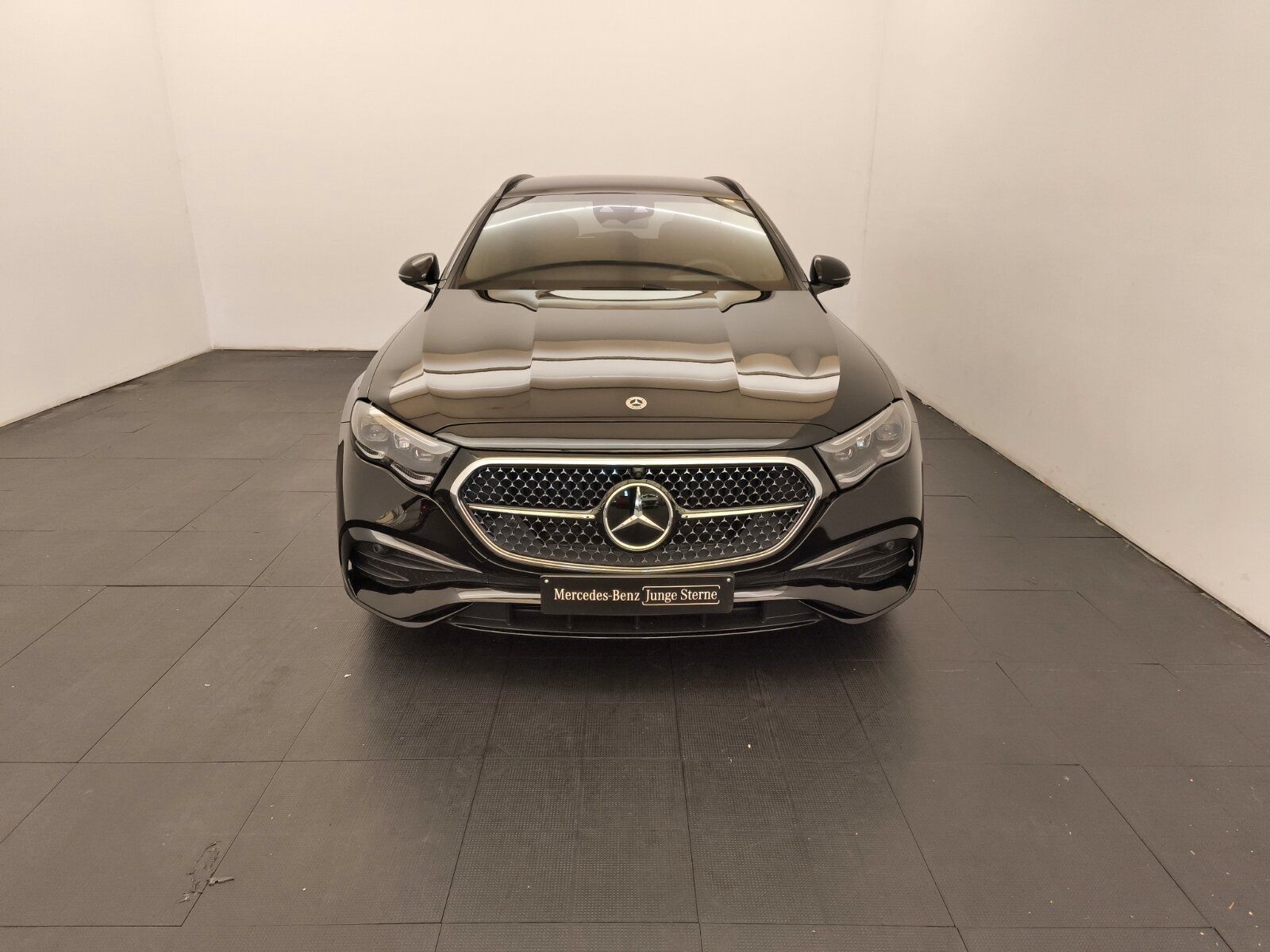 Mercedes-Benz E 300 de 4MATIC T-Modell mit EQ Hybrid Technolog imagem 2