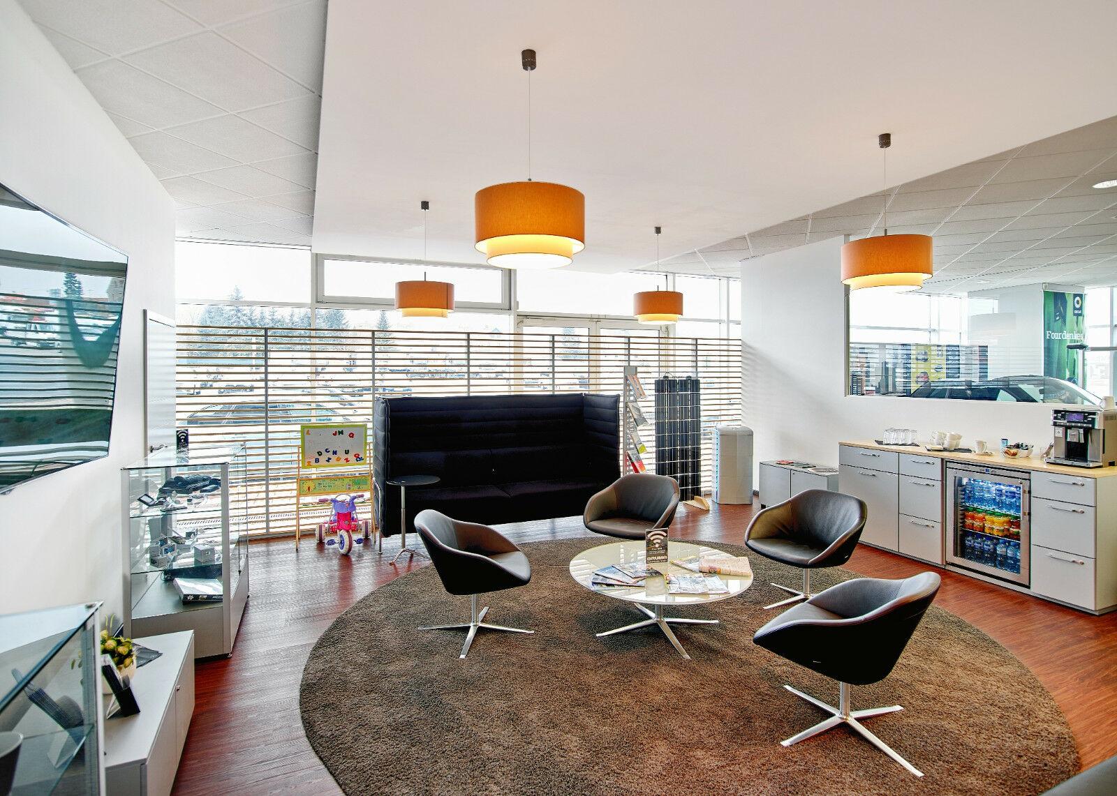 showroom-image-top