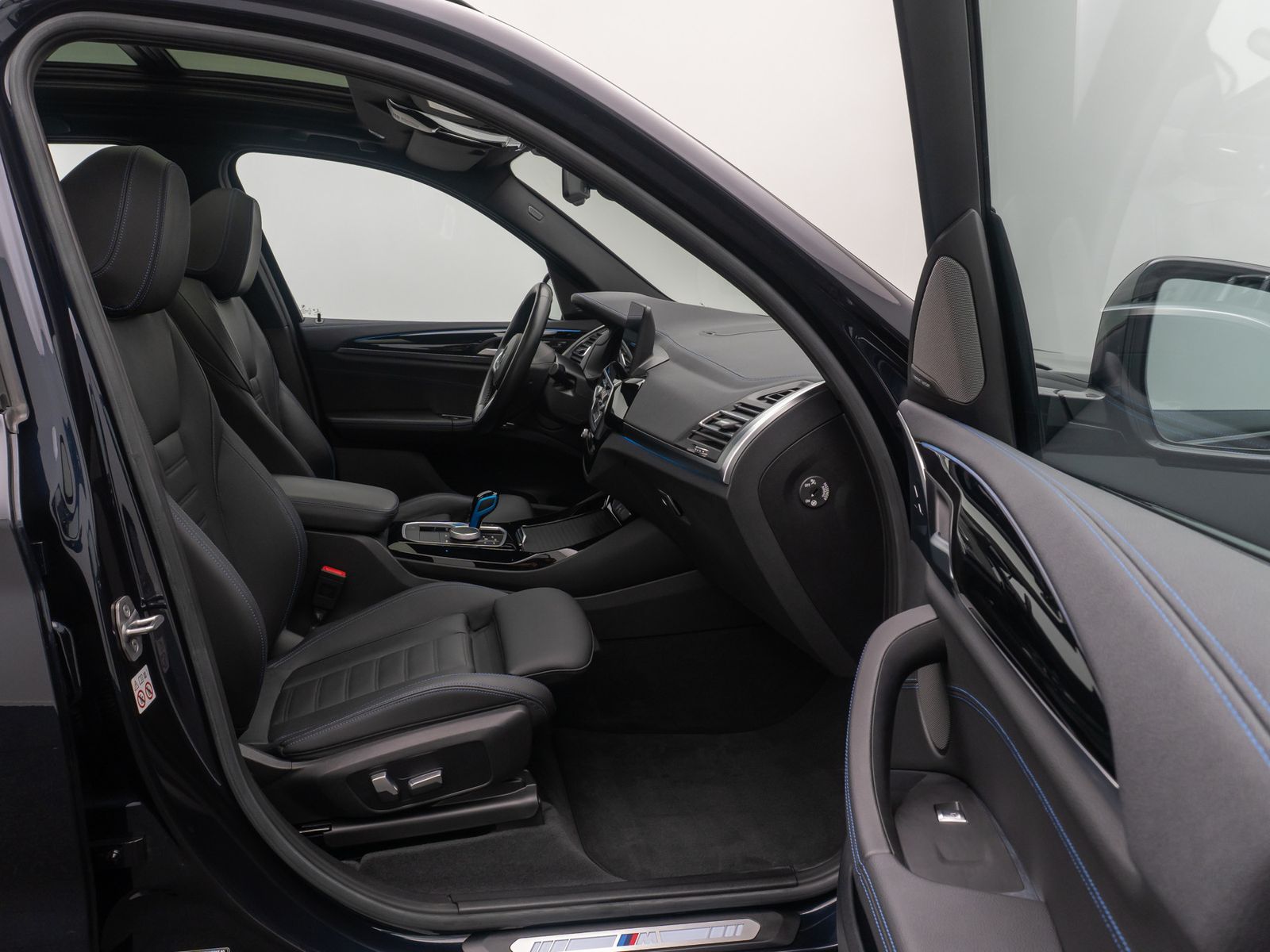 Fahrzeugabbildung BMW iX3 IMPRESSIVE DAB HUD Laser ACC 360&deg;Panoram 20"