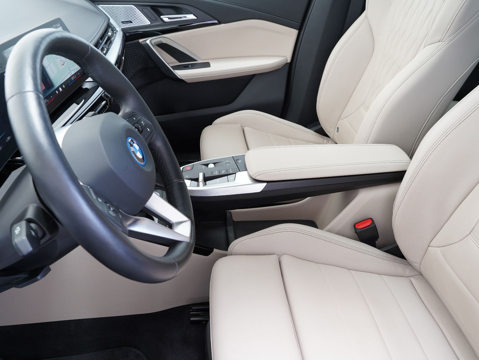BMW iX1 30 xDrive xLine LED/PANORAMA/HEAD-UP/SOH foto 7