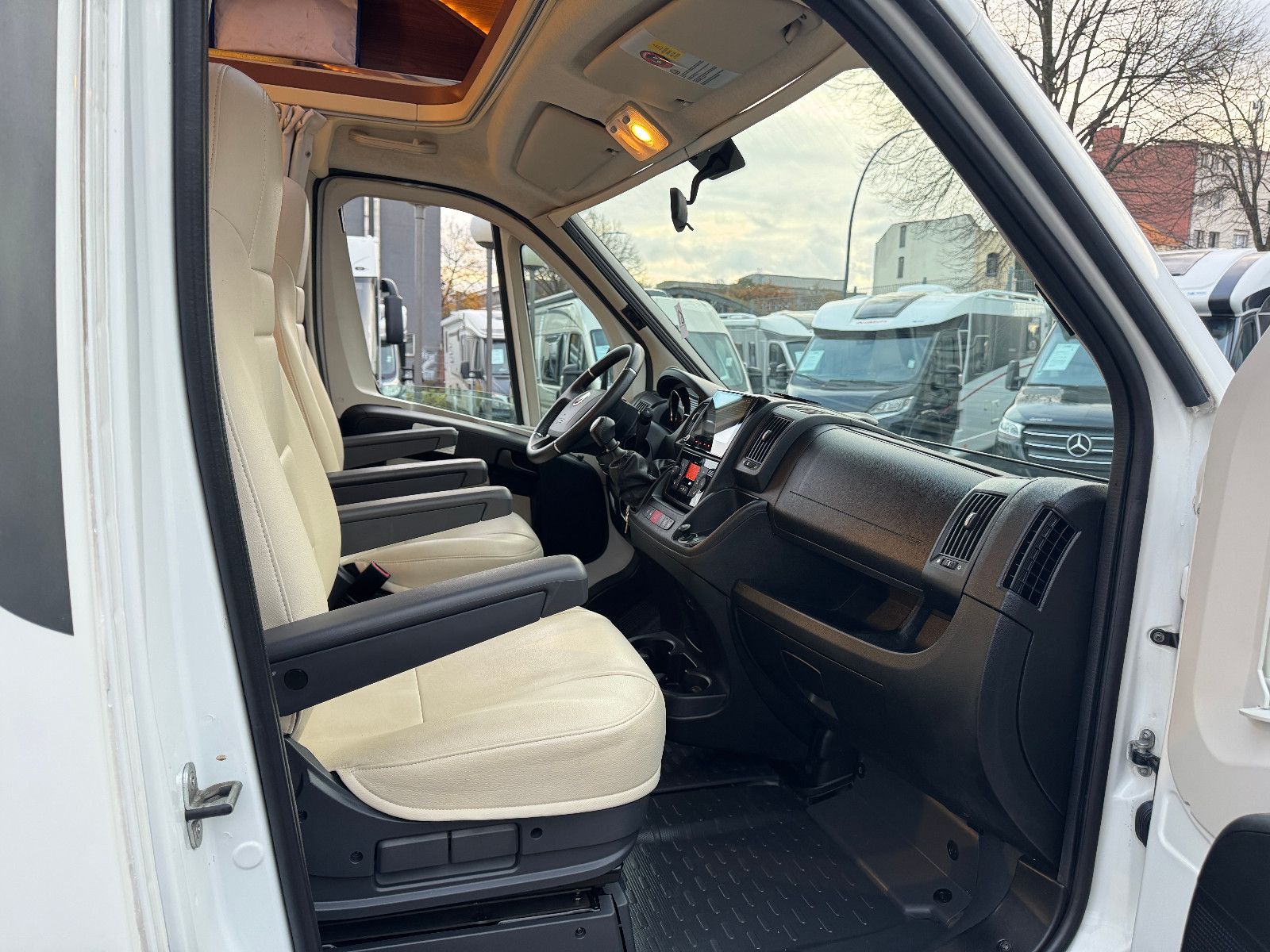 Fahrzeugabbildung Eura Mobil PROFILA RS 670 SB SAT HUBBETT LOUNGE PAKET LEDER