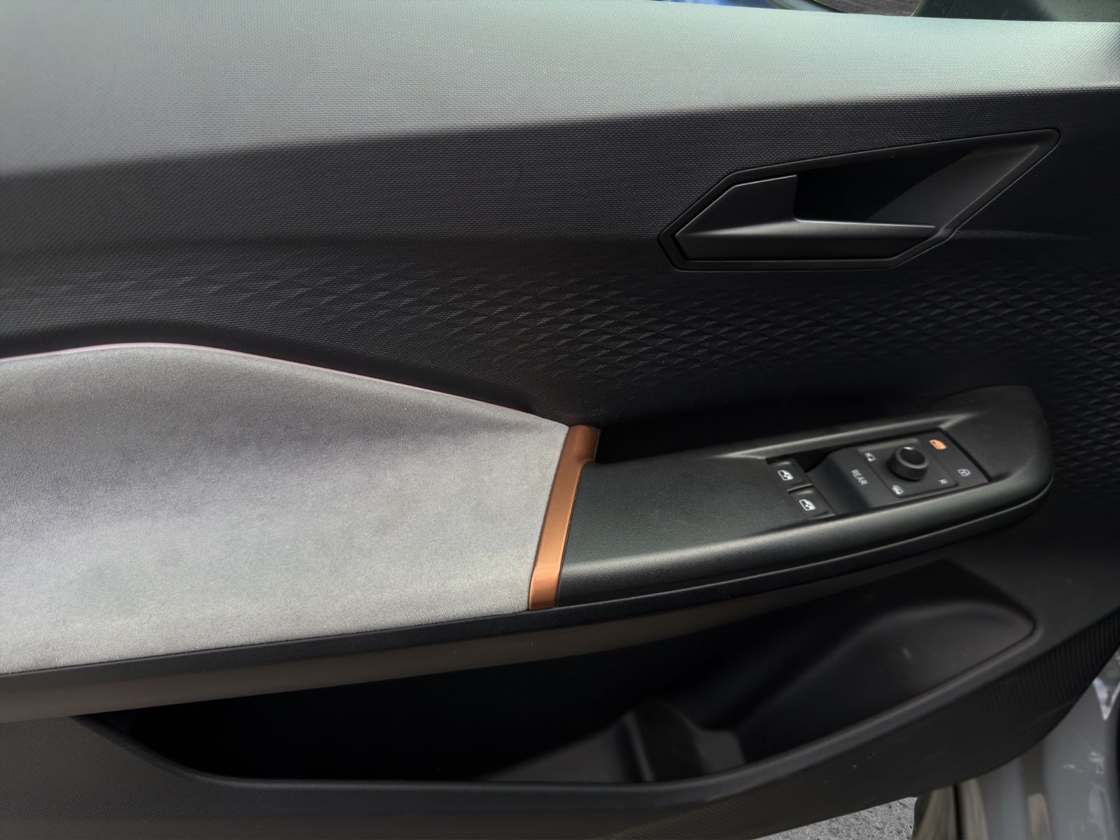 Fahrzeugabbildung CUPRA Born/Apple/PDC/Sportsitze/Ambiente/LED/Navi