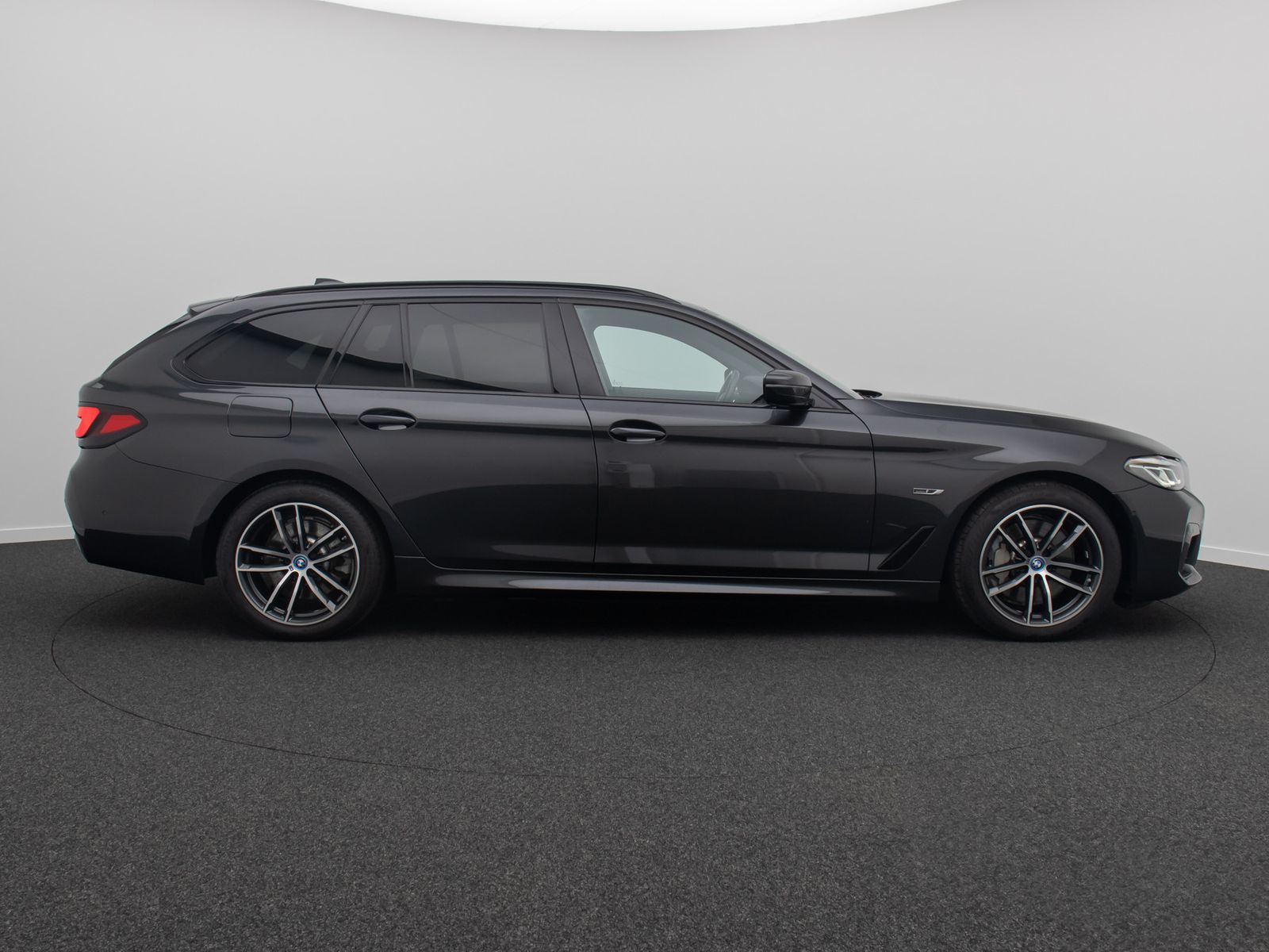 Fahrzeugabbildung BMW 530e M Sport H/K DAB HUD Alarm Komfort Kamera