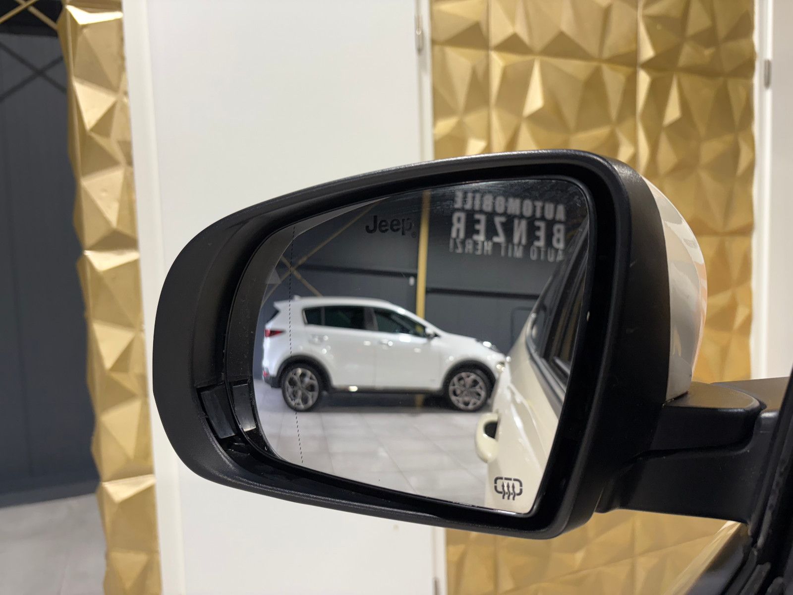 Fahrzeugabbildung Jeep Compass Limited FWD/NAVI/KAMERA/SOUND/DAB/SHZ