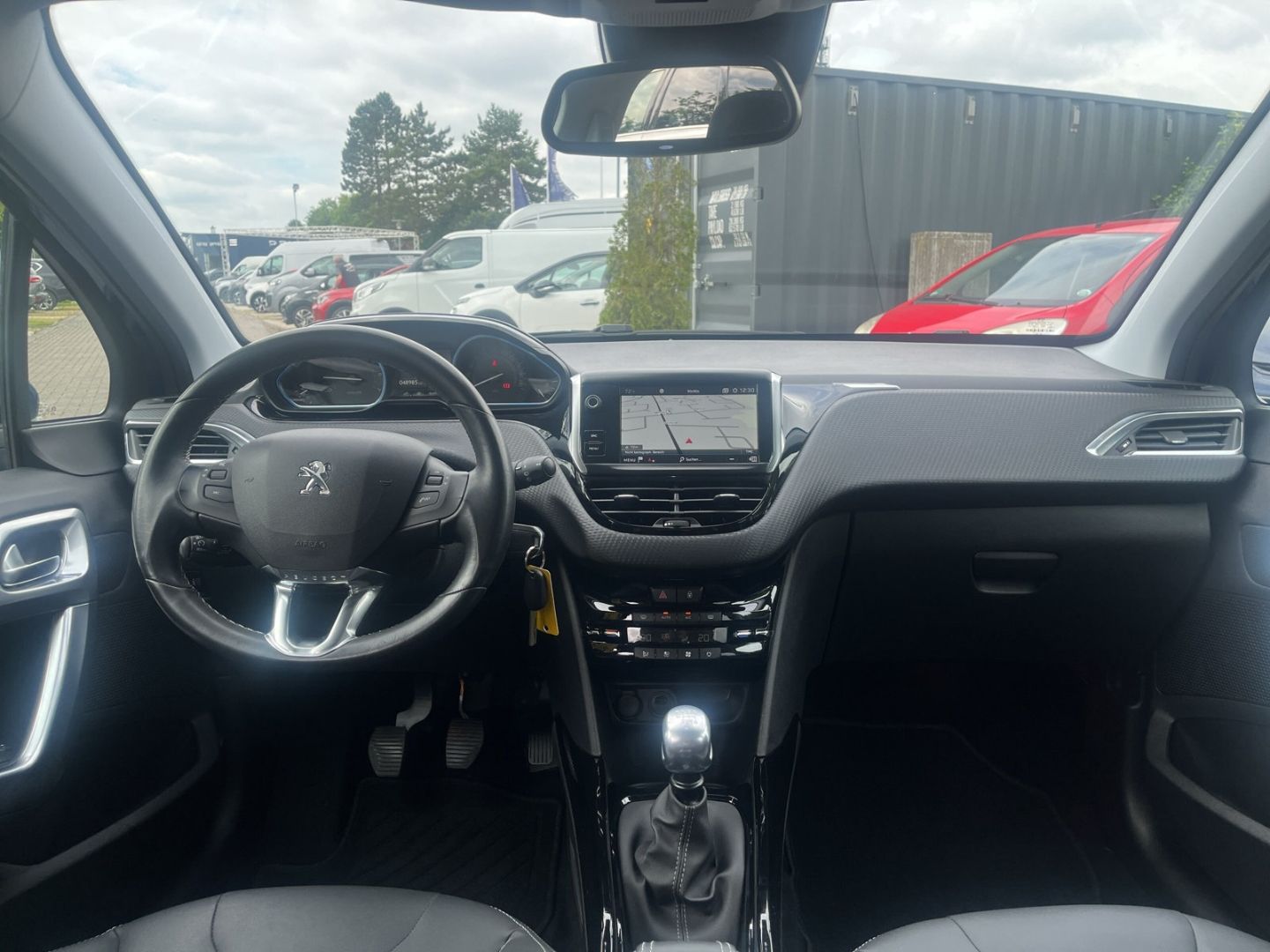 Fahrzeugabbildung Peugeot 2008 Puretech 110 S&S Allure Panorama Navi SHZ