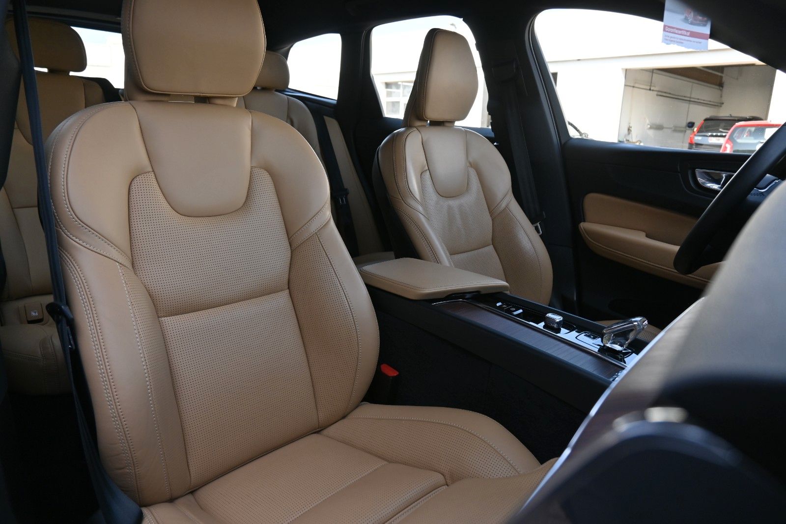 Fahrzeugabbildung Volvo XC60 B4 Plus Bright*LED*Google*STHZ*NAVI*AHK