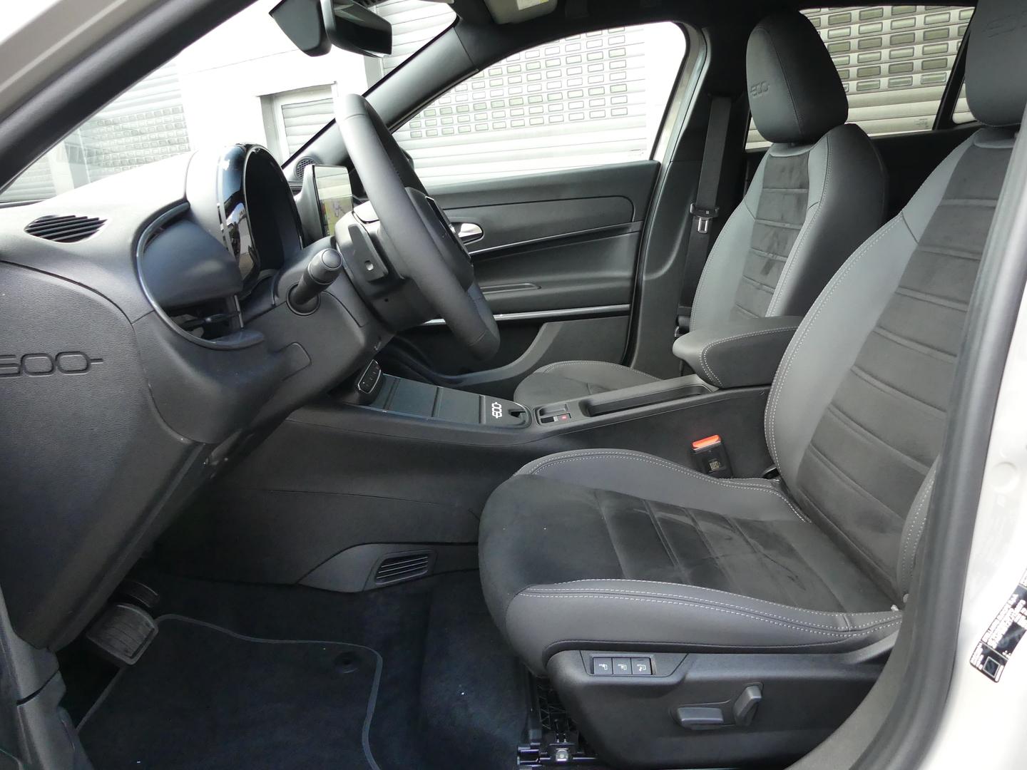 Fiat 600 HYBRID SPORT 1.2 145 PS DCT6 LED NAVI KAMERA