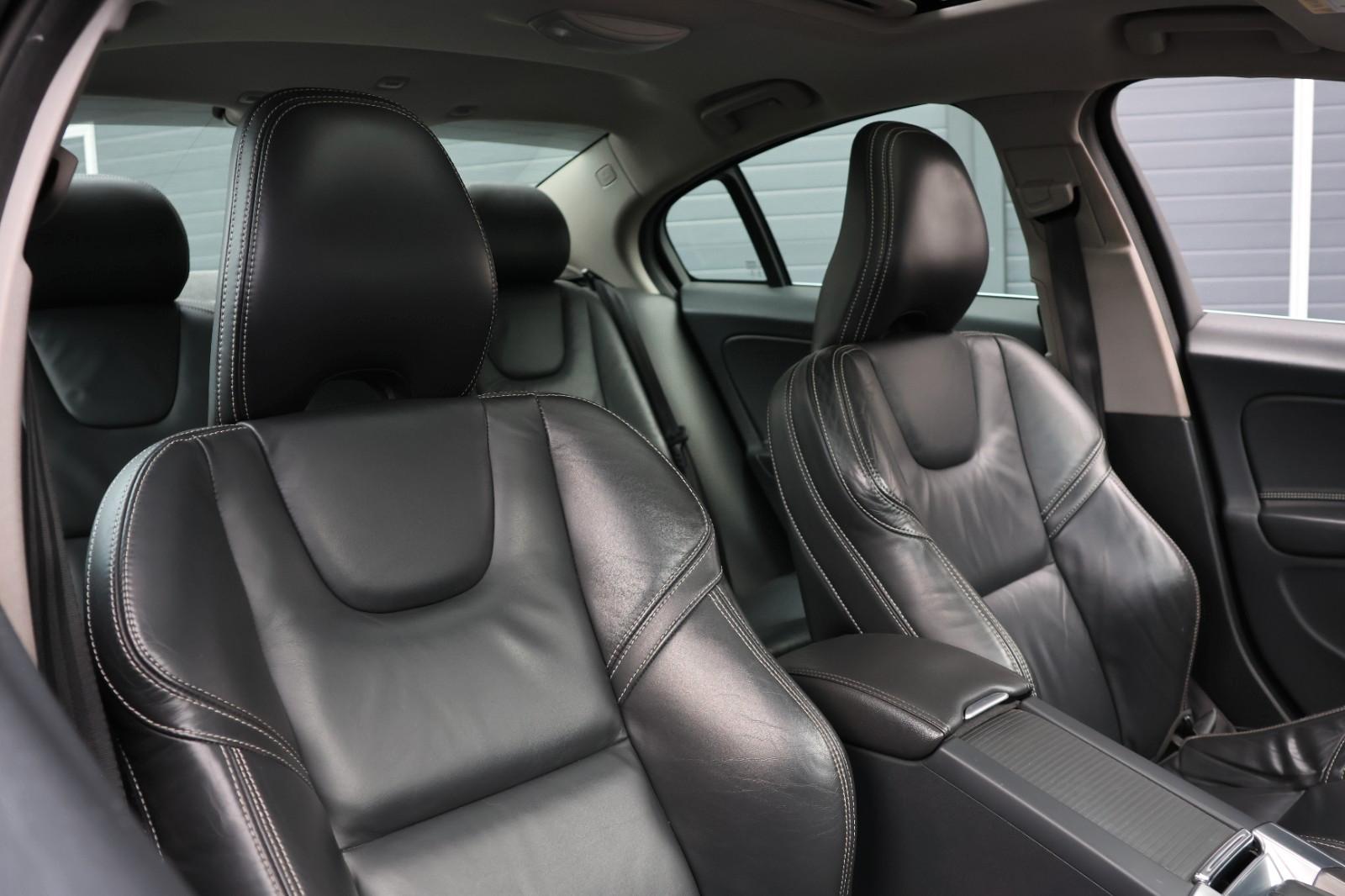 VOLVO S60 3.0L T6 AWD R-DESIGN / ACC / 4XSHZ / LHZ / CAMÉRA / 19 | 347 ch | BVA | PACK SPORT | RÉGLAGE ÉLECTRIQUE DES SIÈGES AVEC FONCTION MÉMOIRE | TOIT OUVRANT