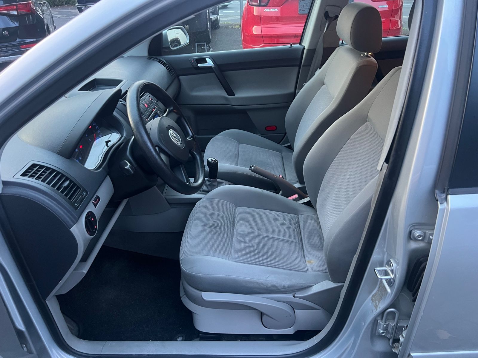 Fahrzeugabbildung Volkswagen Polo IV Comfortline *SITZHEIZUNG* TÜV NEU *