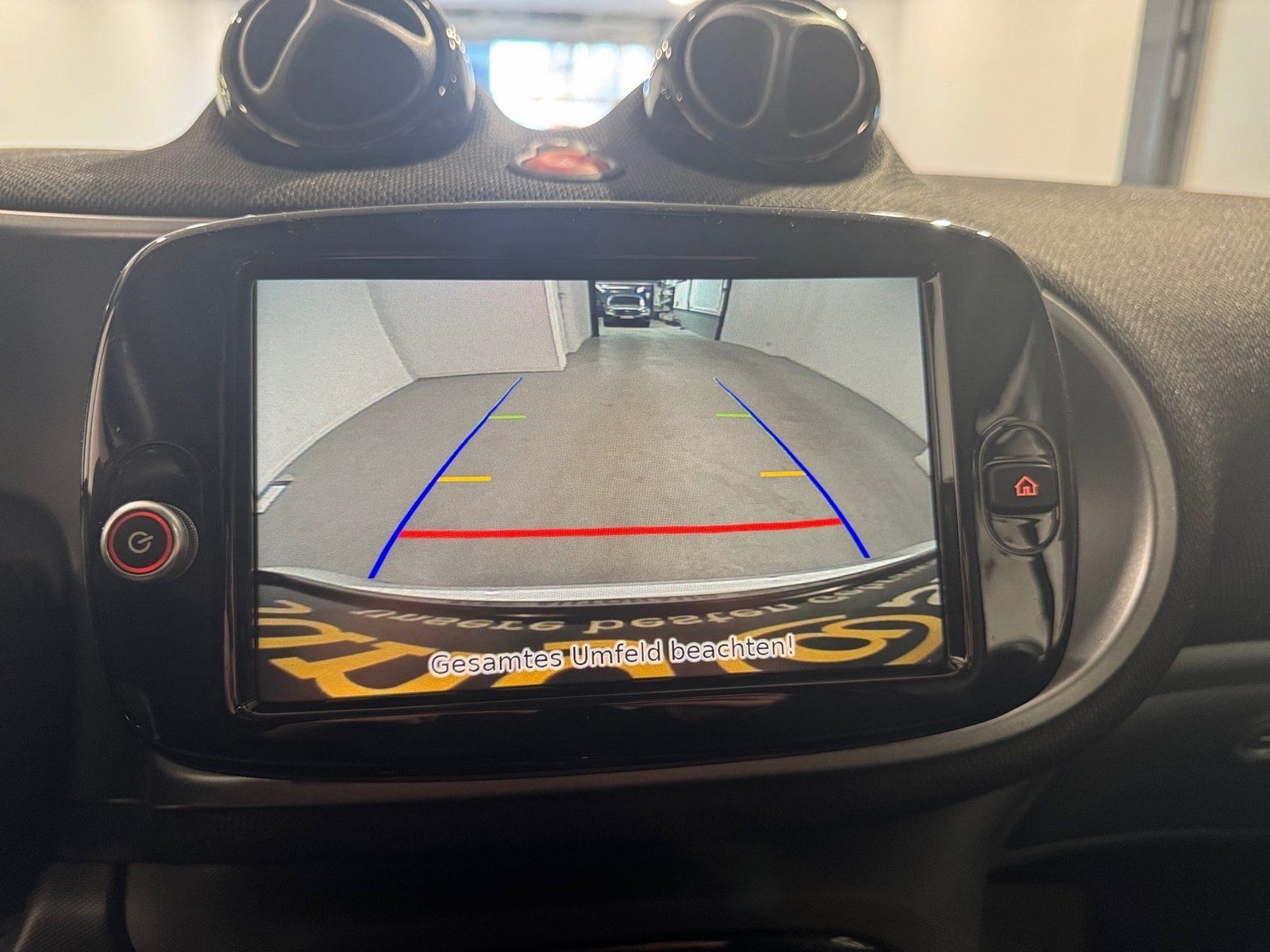 Fahrzeugabbildung Smart smart EQ fortwo Exclusive*Kamera*Media*LED*22kW*