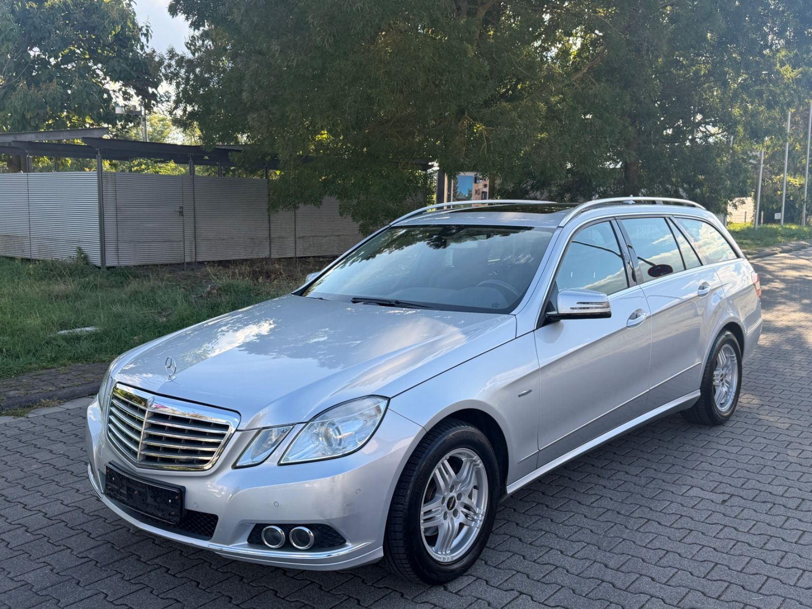 Mercedes-Benz E 220 T CDI BlueEfficiency AUTOM*NAVI*AHK*KLIMA