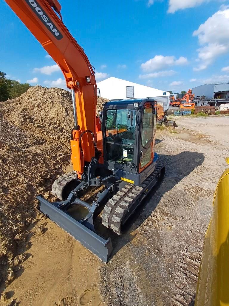 Fahrzeugabbildung Doosan DX 85 R-3