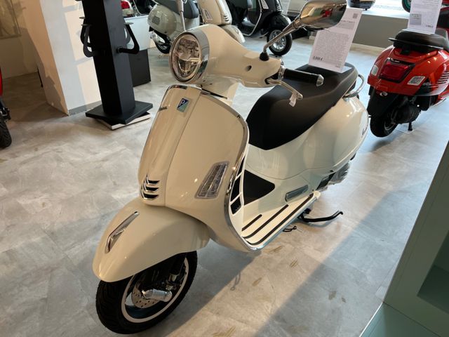 Vespa GTS 125 Euro 5+  Super Neu Sofort!