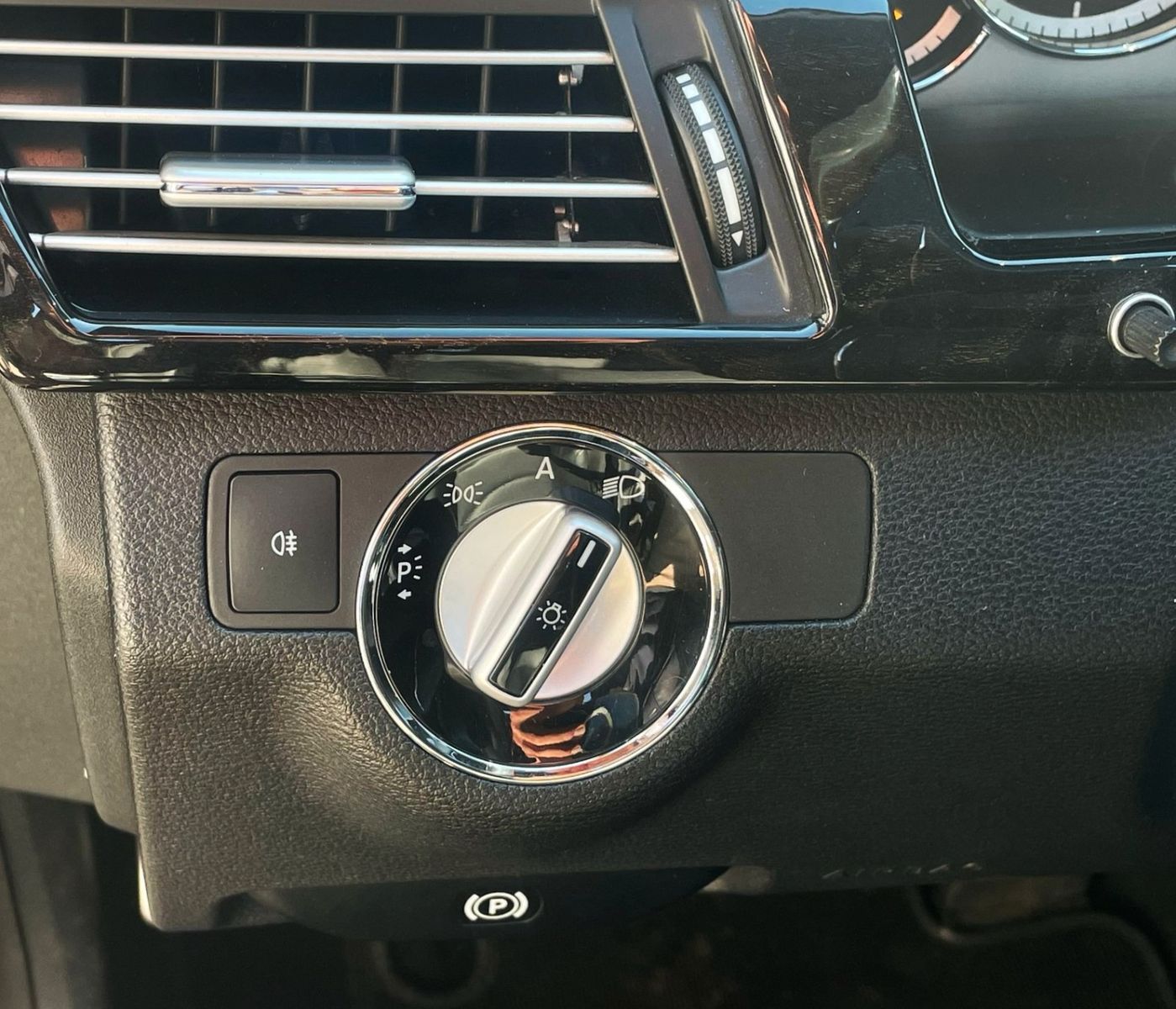 Fahrzeugabbildung Mercedes-Benz E 300 T CDI 7G AUT**AMG**LEDER NAVI GLASSD XENON